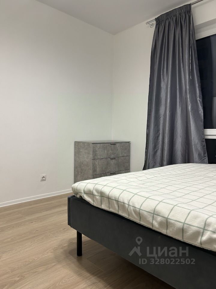 Аренда 4-комн квартиры на вторичном рынке Большая Очаковская улица, 2