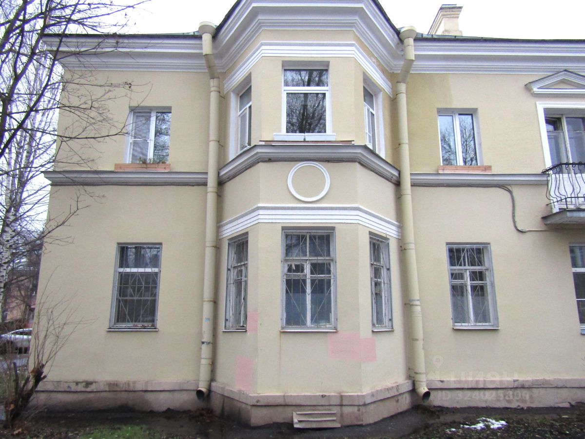 Продажа 2-комн квартиры на вторичном рынке улица Коммуны, 54к2