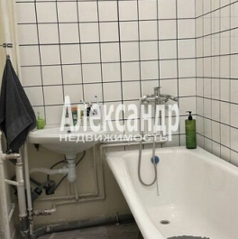 Продажа 5-комн квартиры на вторичном рынке ул Исполкомская,  д. 5