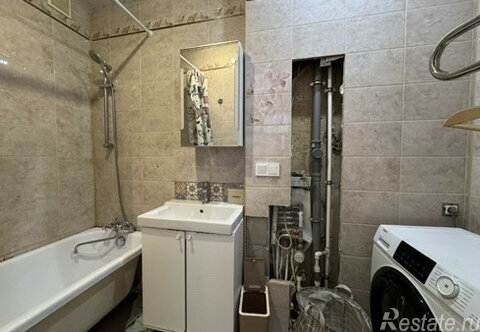 Продажа 3-комн квартиры на вторичном рынке Лахтинская улица,  д. 6