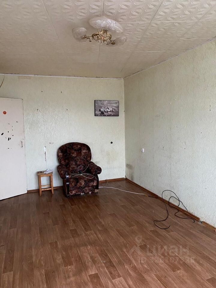 Продажа 2-комн квартиры на вторичном рынке Сясьстрой, улица Космонавтов, 5