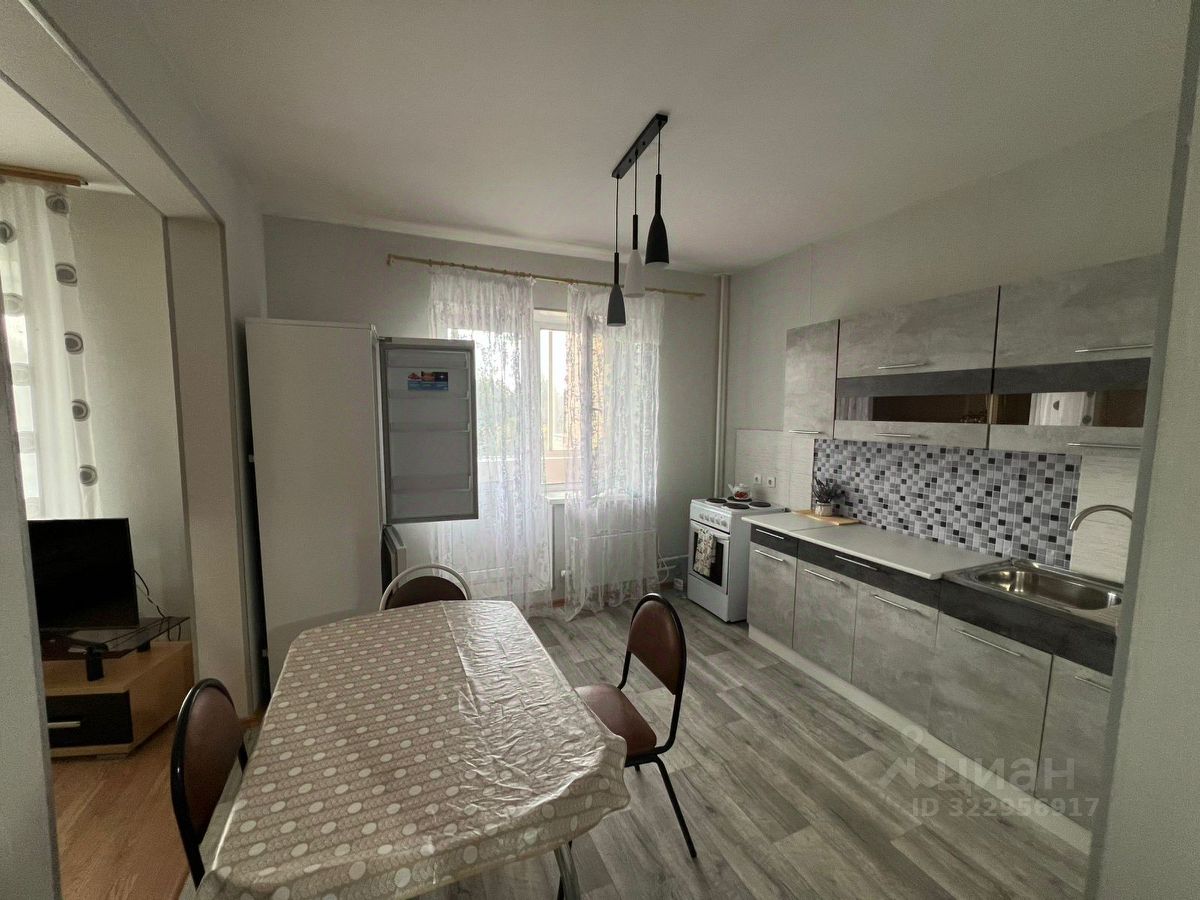 Аренда 3-комн квартиры на вторичном рынке Кучино мкр, Балашиха, улица Центральная,  д. 47