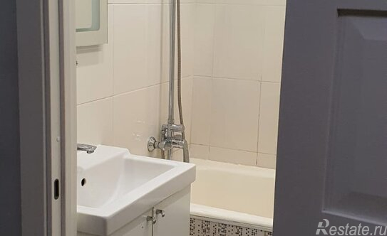 Продажа 2-комн квартиры на вторичном рынке Павловск г, Медвежий пер,  д. 2/5