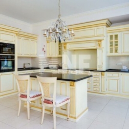 Продажа 5-комн квартиры на вторичном рынке улица Климашкина,  д. 17