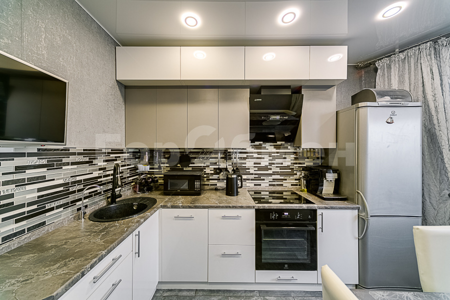 Продажа 2-комн квартиры на вторичном рынке улица Дмитриевского, 23