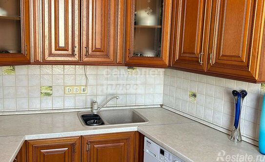 Продажа 2-комн квартиры на вторичном рынке Изюмская улица,  д. 43