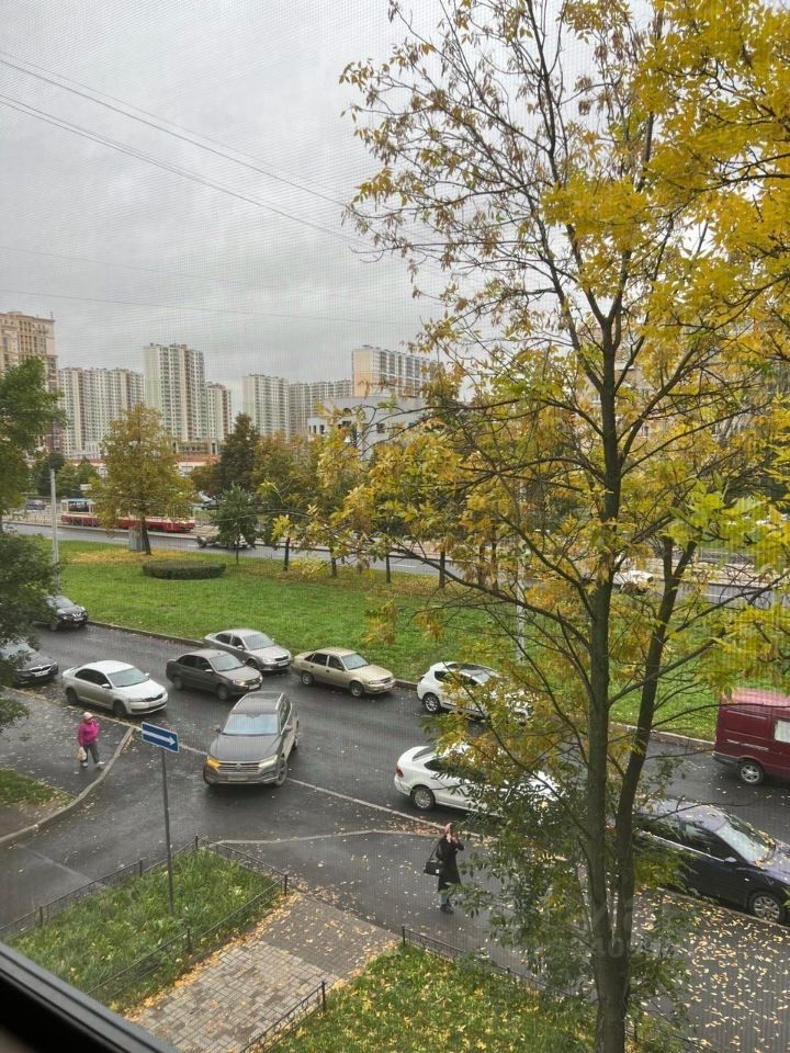 Продажа 3-комн квартиры на вторичном рынке улица Дыбенко, 11к3