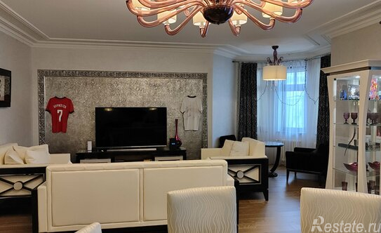 Продажа 3-комн квартиры на вторичном рынке Колобовский 1-й пер,  д. 13/14,  к. 2