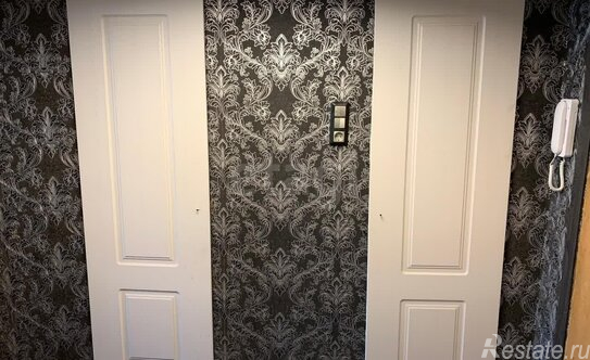 Продажа 1-комн квартиры на вторичном рынке Индустриальный пр-кт,  д. 10,  к. 1