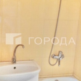 Продажа 2-комн квартиры на вторичном рынке улица Генерала Антонова,  д. 1