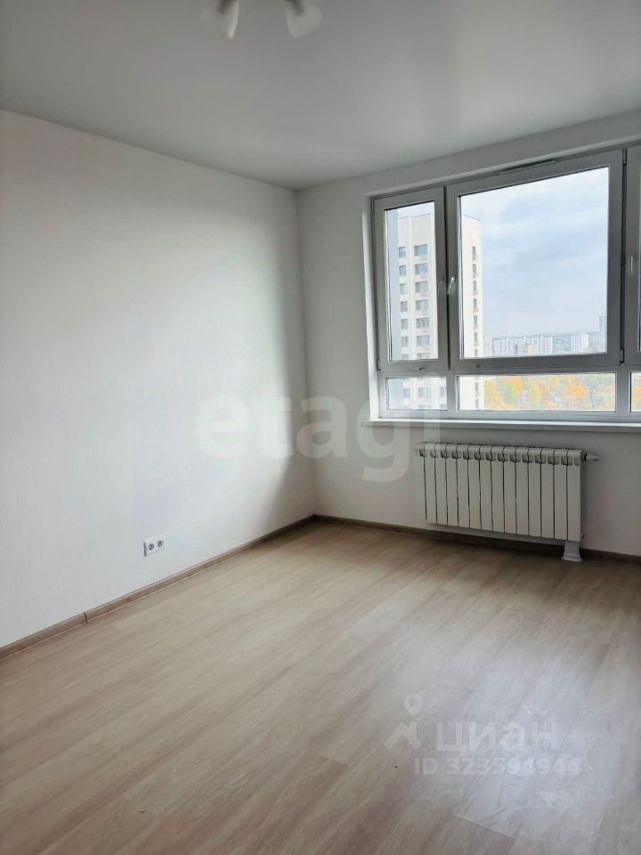 Продажа 2-комн квартиры на вторичном рынке Изумрудная улица, 44/2