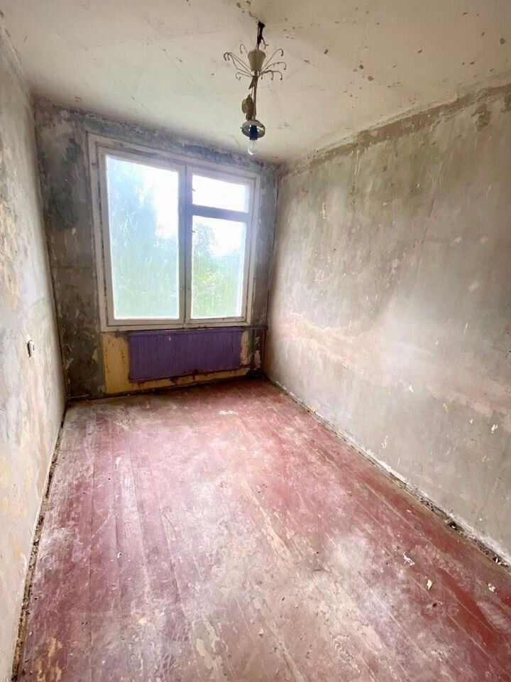 Продажа 4-комн квартиры на вторичном рынке Пикалево г., улица Спортивная, 8