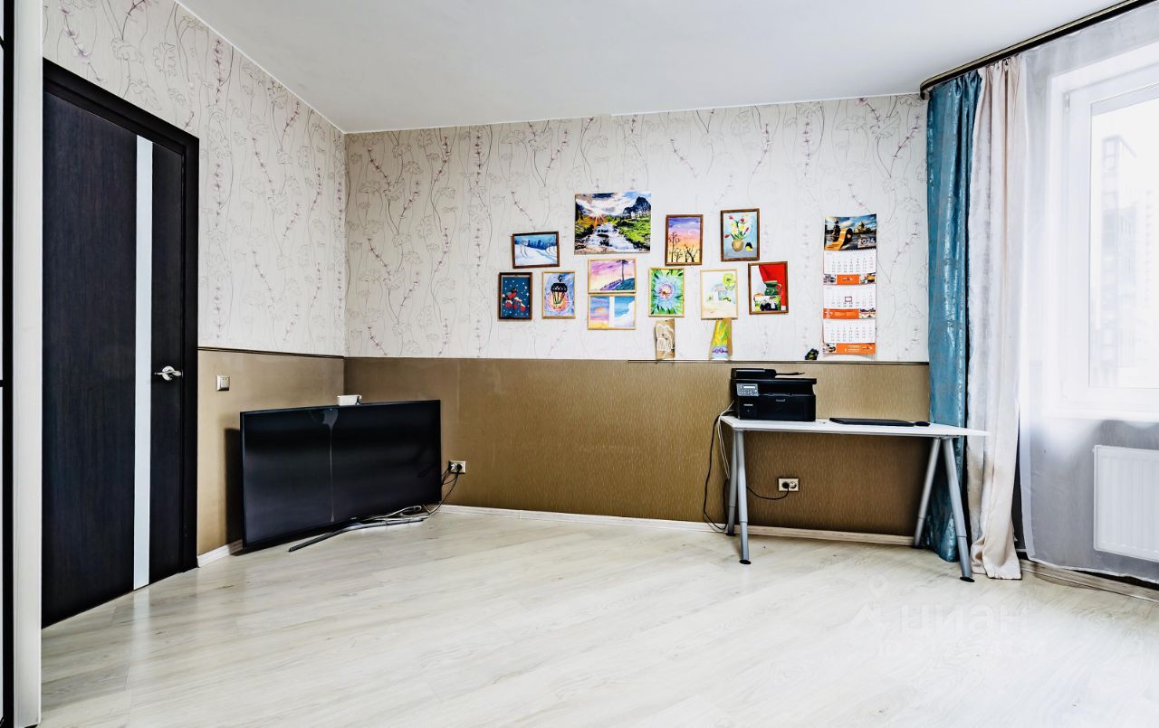 Продажа 3-комн квартиры на вторичном рынке улица Русановская, 19к1