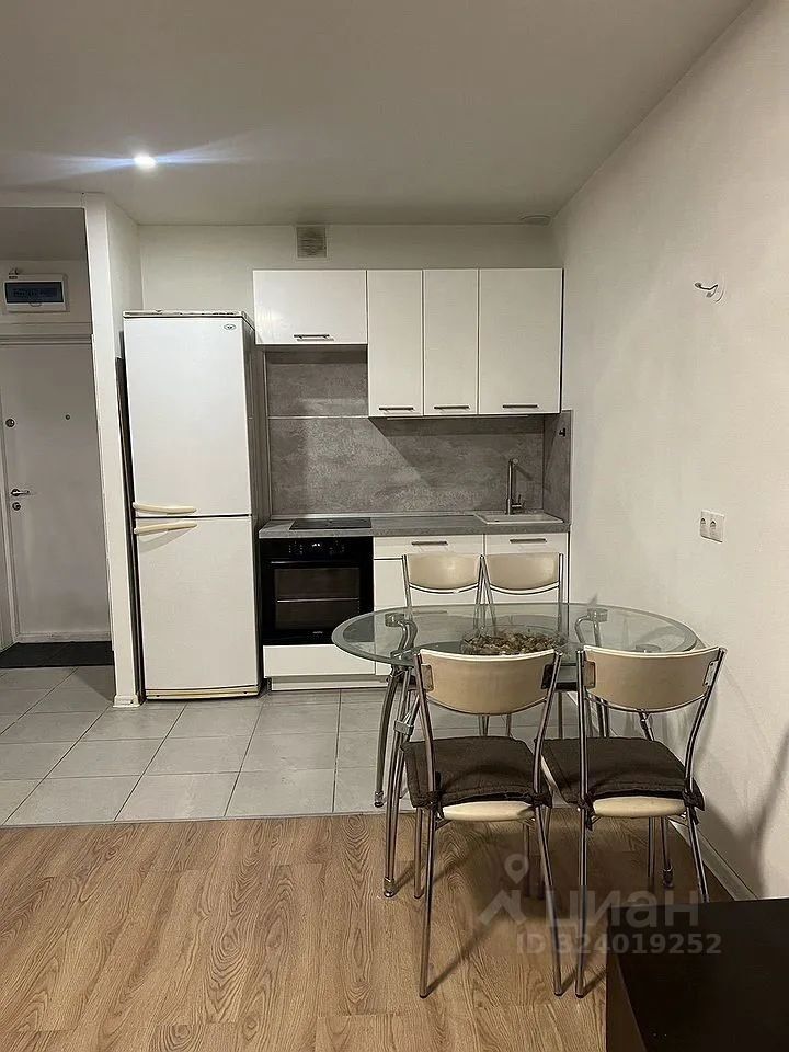 Аренда 2-комн квартиры на вторичном рынке улица Поляны, 5Ак2