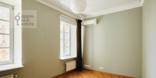 4-комн квартира улица Чаплыгина,  д. 10