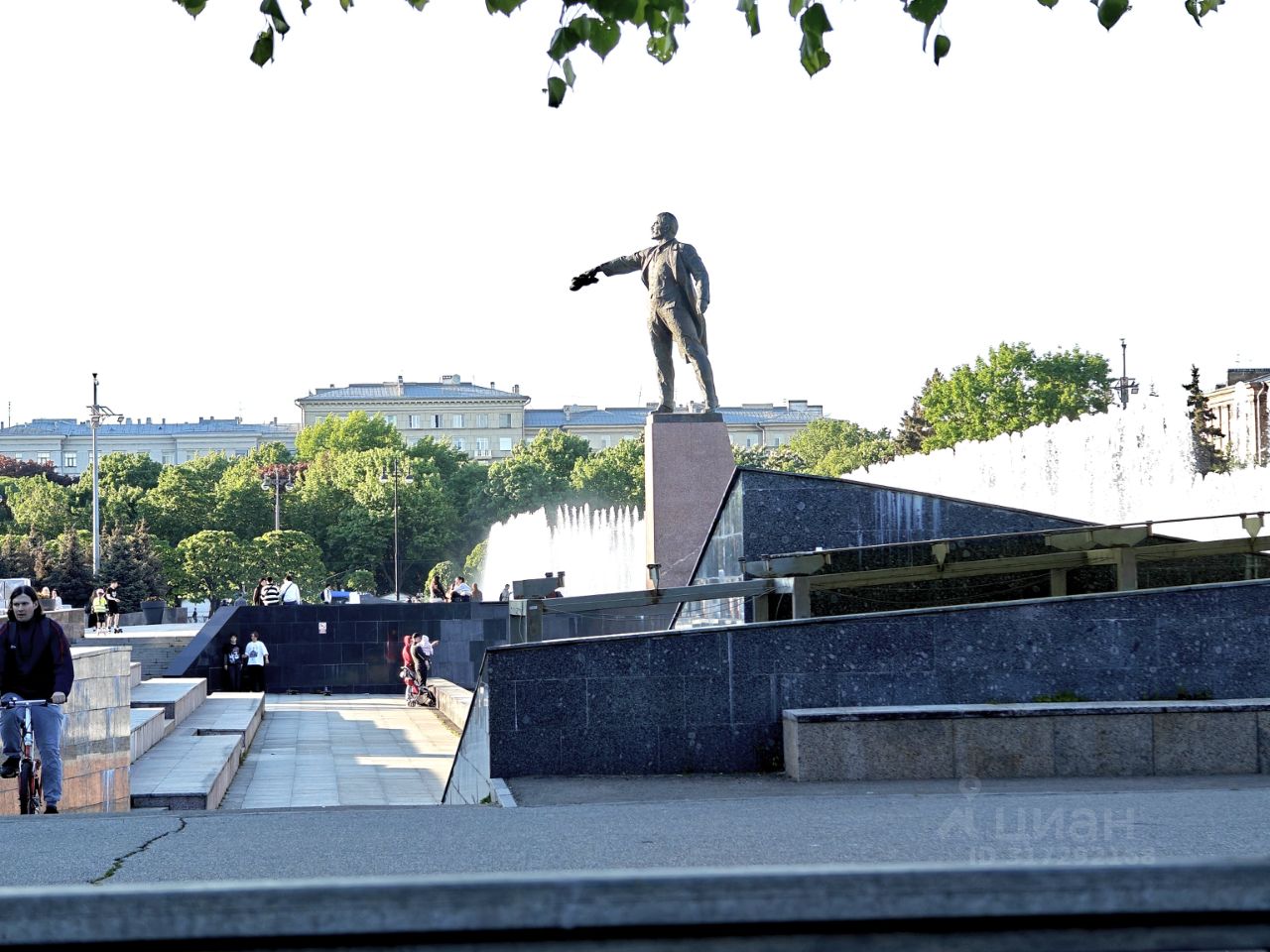 Продажа 3-комн квартиры на вторичном рынке Московский проспект, 197