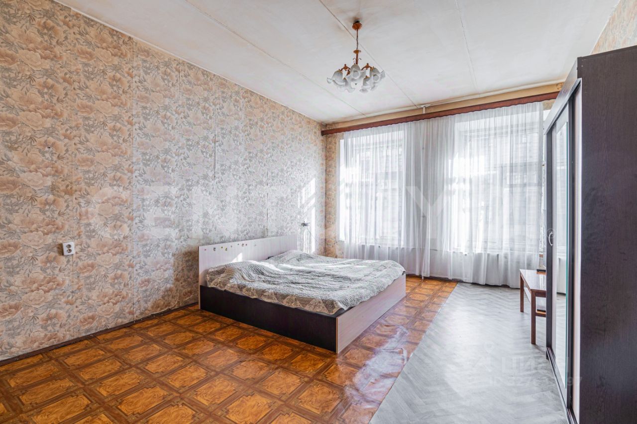 Продажа 3-комн квартиры на вторичном рынке улица Декабристов, 33