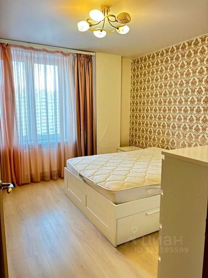 Продажа 3-комн квартиры на вторичном рынке проспект Королева, 65