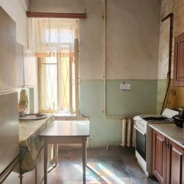 Продажа 3-комн квартиры на вторичном рынке 11-я линия,  д. 22