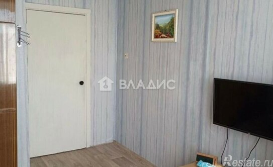 Продажа 2-комн квартиры на вторичном рынке Лесной, Школьная улица,  д. 14