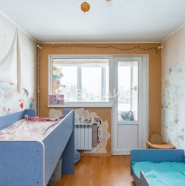 Продажа 3-комн квартиры на вторичном рынке улица Добровольцев,  д. 18