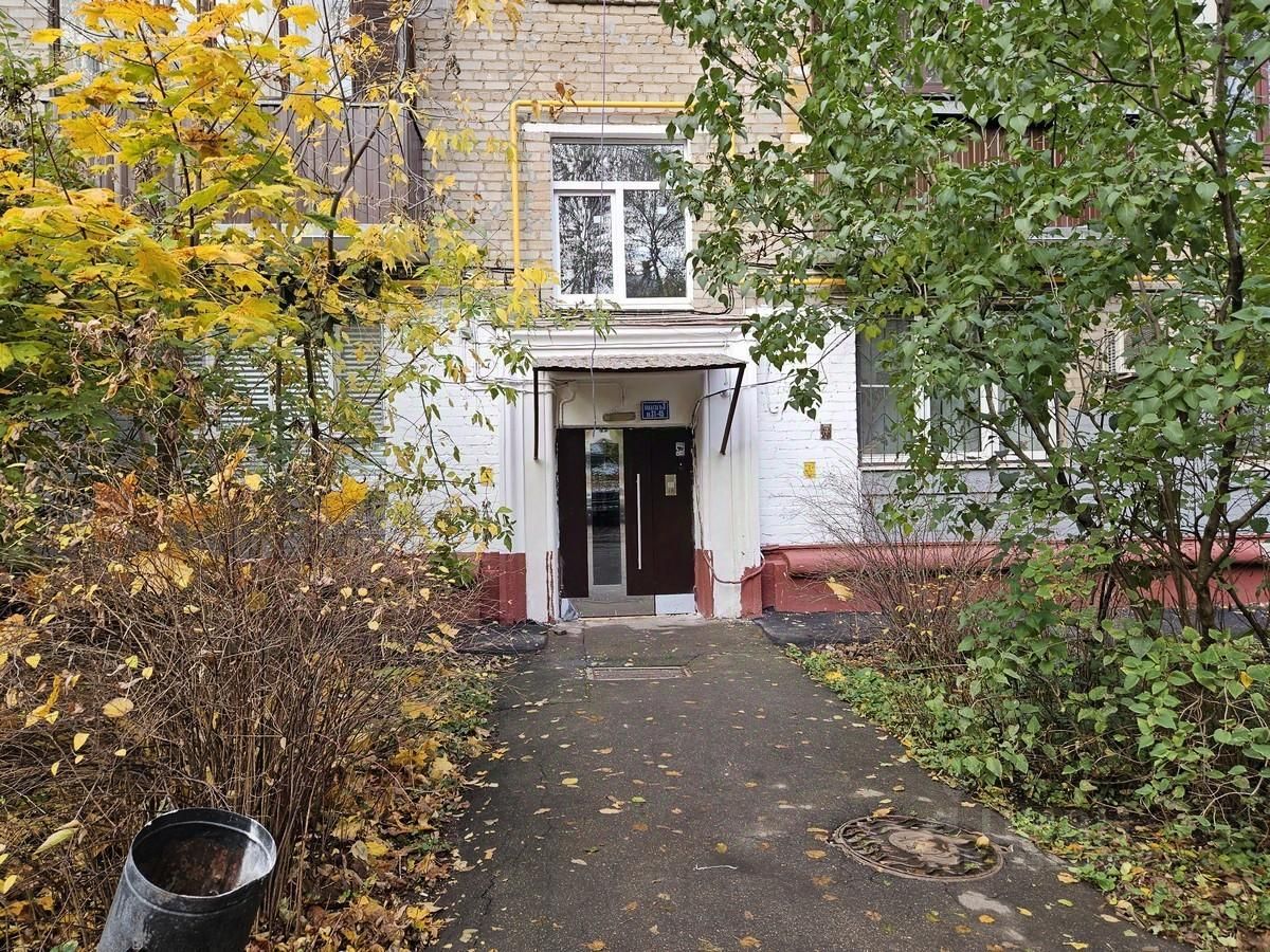 Продажа комнаты улица Летчика Бабушкина, 4