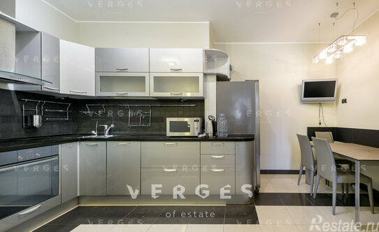 Продажа 3-комн квартиры на вторичном рынке Мосфильмовская улица,  д. 70 к2