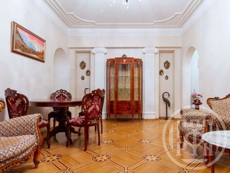 Продажа 2-комн квартиры на вторичном рынке Владимирский просп.,  д. 3