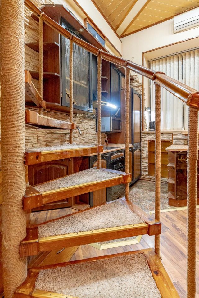 Продажа 3-комн квартиры на вторичном рынке улица Пилотов, 18К4