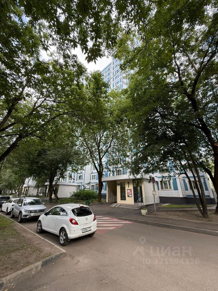 Продажа 2-комн квартиры на вторичном рынке улица Маршала Захарова, 10К2