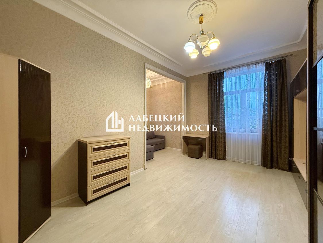 Продажа 2-комн квартиры на вторичном рынке Московский проспект, 145