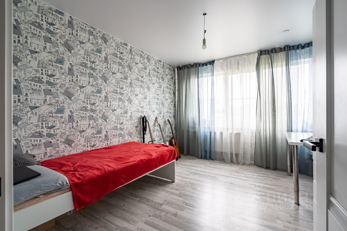 Продажа 3-комн квартиры на вторичном рынке улица Ивана Фомина, 5К1