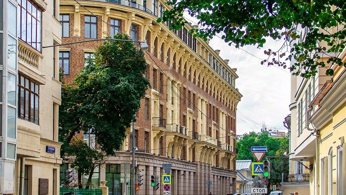 Продажа 4-комн квартиры на вторичном рынке Большой Левшинский переулок, 11