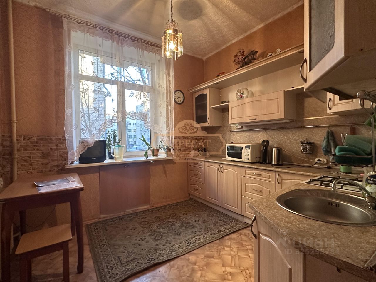 Продажа 4-комн квартиры на вторичном рынке улица Полярников, 7