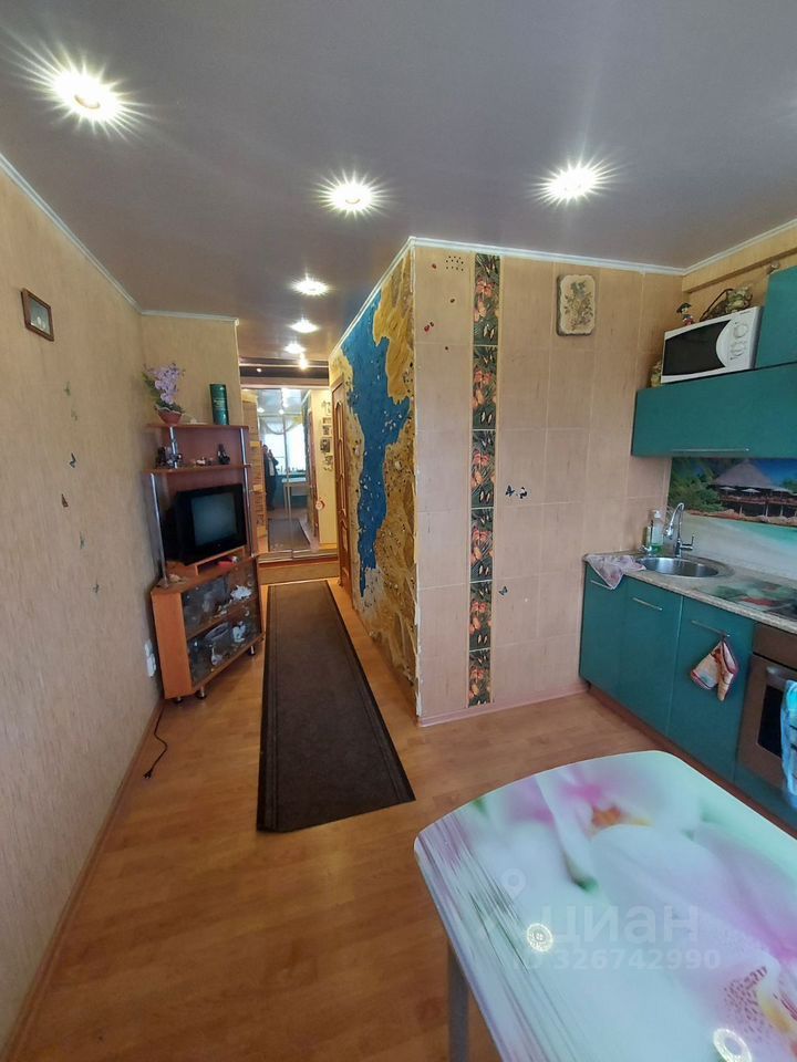 Продажа 2-комн квартиры на вторичном рынке д. Большие Колпаны, улица 30 лет Победы, 11