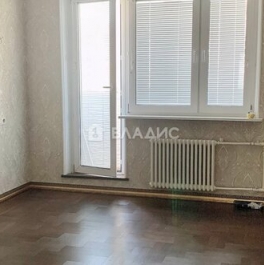 Продажа 4-комн квартиры на вторичном рынке улица Барышиха,  д. 33