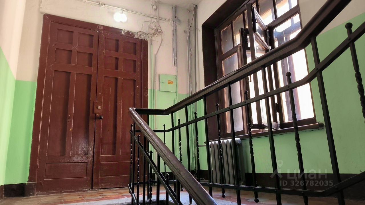 Продажа 3-комн квартиры на вторичном рынке 9-я Васильевского острова линия, 54