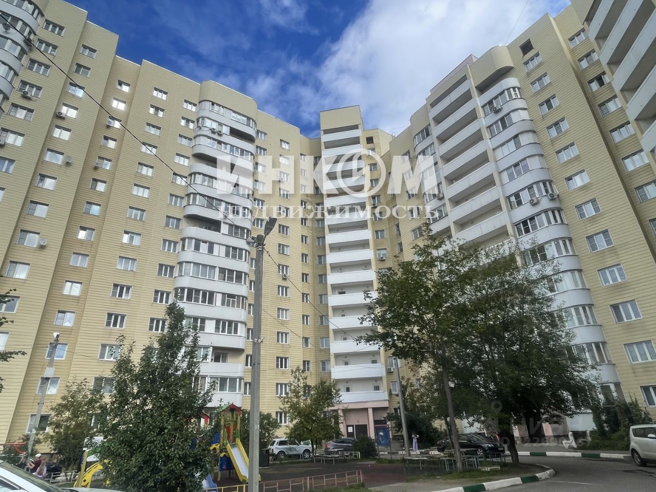 Продажа 2-комн квартиры на вторичном рынке Южный мкр, Звенигород, улица Радужная,  д. 12