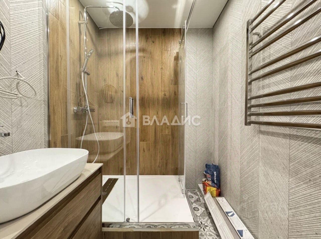 Продажа 3-комн квартиры на вторичном рынке улица Вертолетчиков, 13