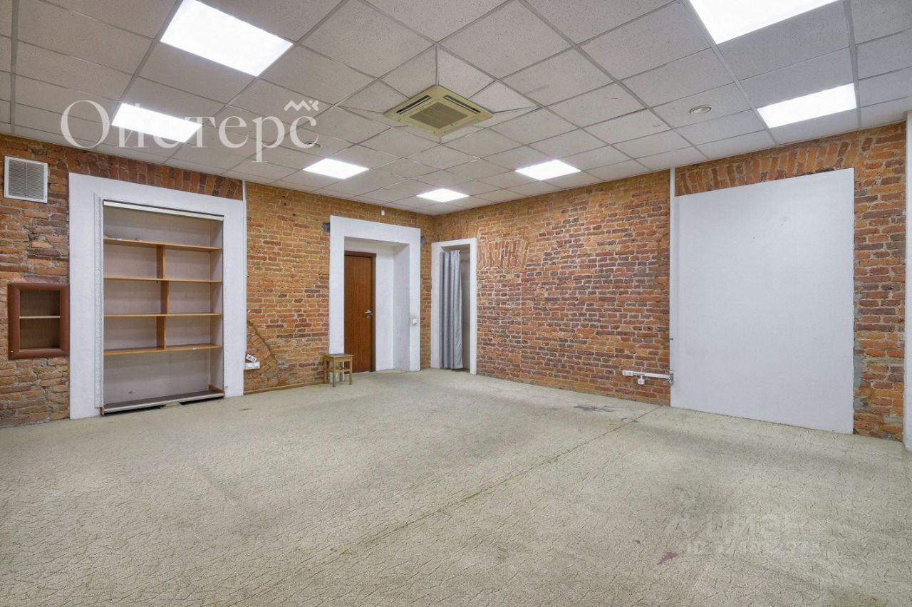 Продажа 4-комн квартиры на вторичном рынке Вознесенский проспект, 45
