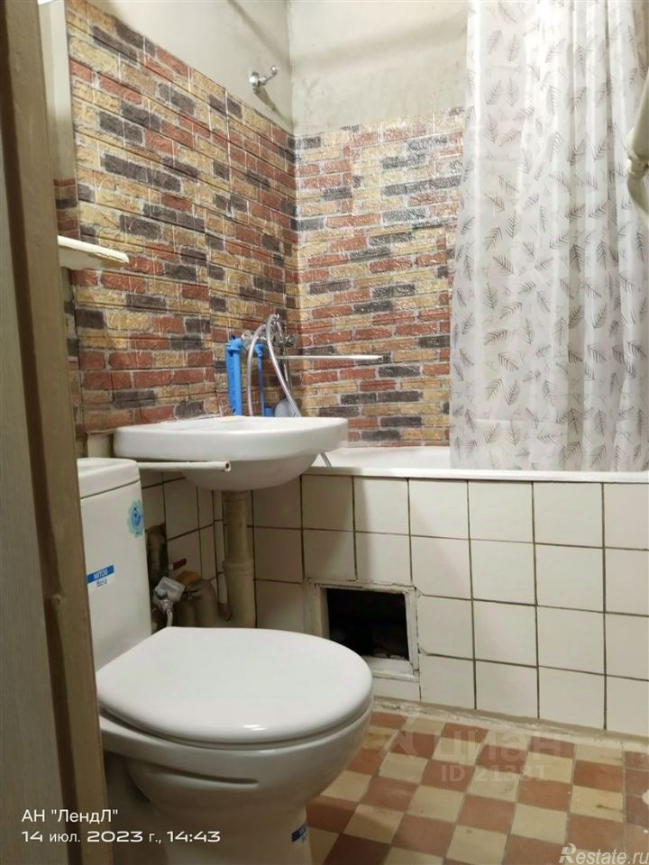 Продажа 1-комн квартиры на вторичном рынке Янтарный проезд,  д. 11