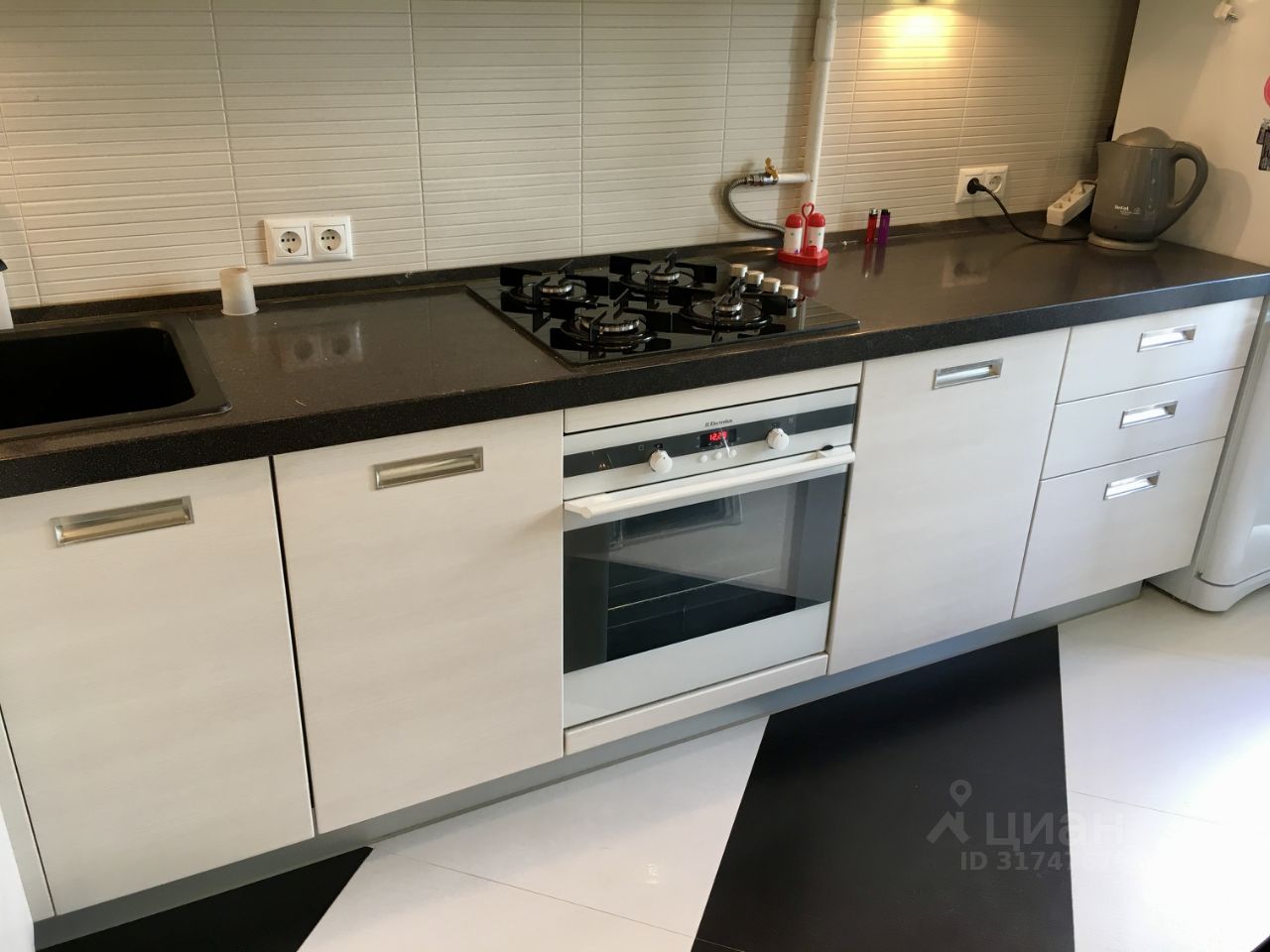 Продажа 3-комн квартиры на вторичном рынке Новопетровская улица, 18