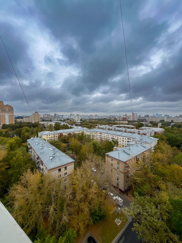 Продажа 3-комн квартиры на вторичном рынке улица Толбухина, 3К2