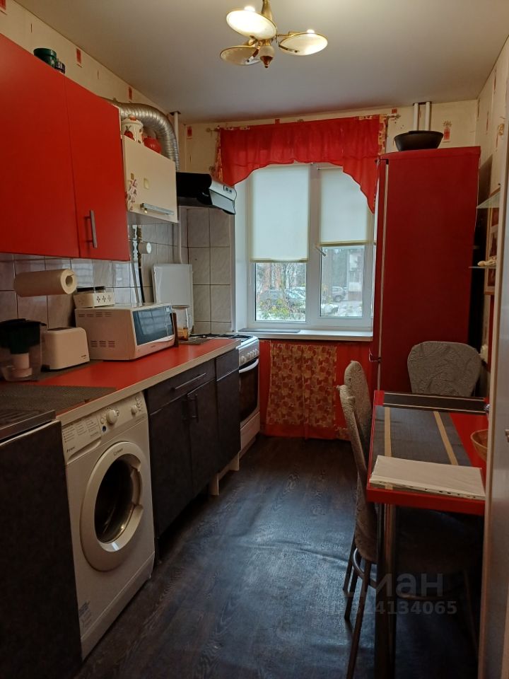 Продажа 3-комн квартиры на вторичном рынке пос. Ильичево, улица Парковая, 8