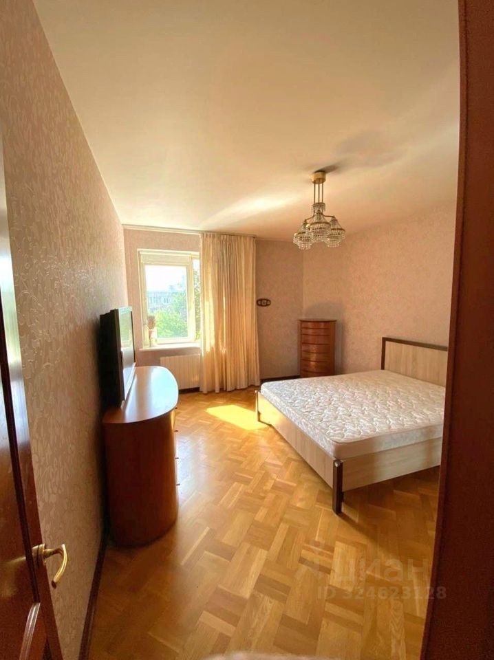 Продажа 3-комн квартиры на вторичном рынке Новогиреевская улица, 34