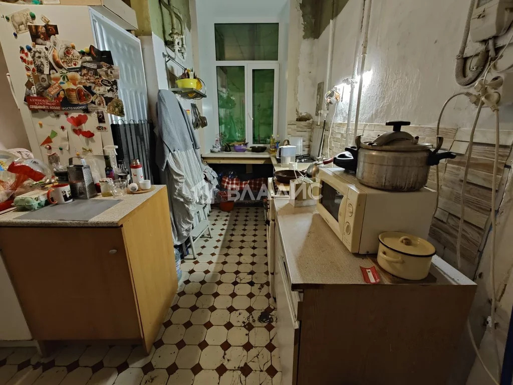 Продажа 4-комн квартиры на вторичном рынке Свечной пер.,  д. 27