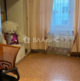 Продажа 4-комн квартиры на вторичном рынке улица Брусилова,  д. 21