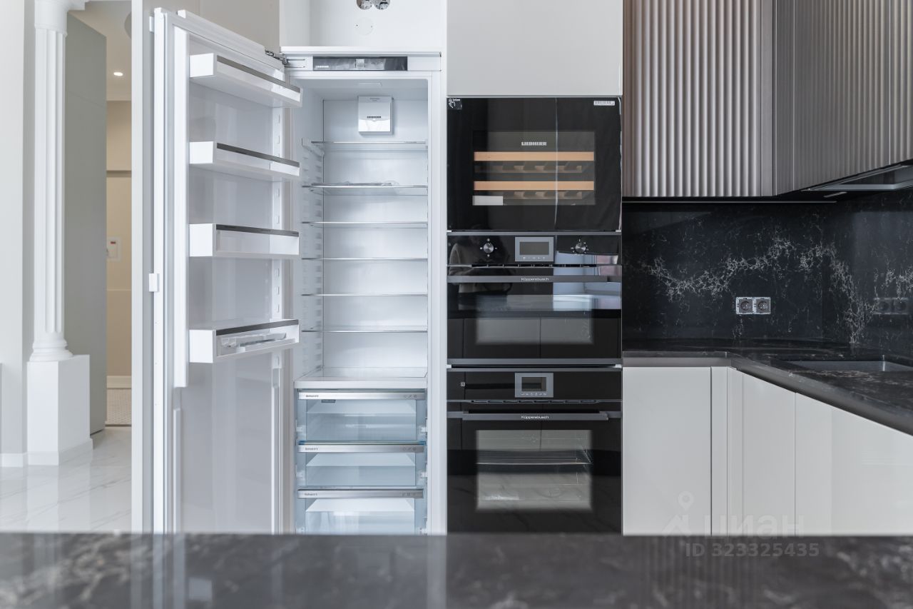 Продажа 3-комн квартиры на вторичном рынке улица Композиторов, 10