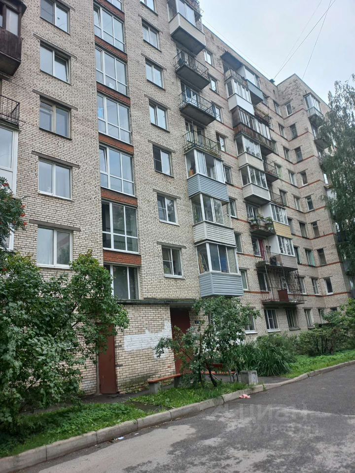 Продажа 2-комн квартиры на вторичном рынке улица Бурцева, 20