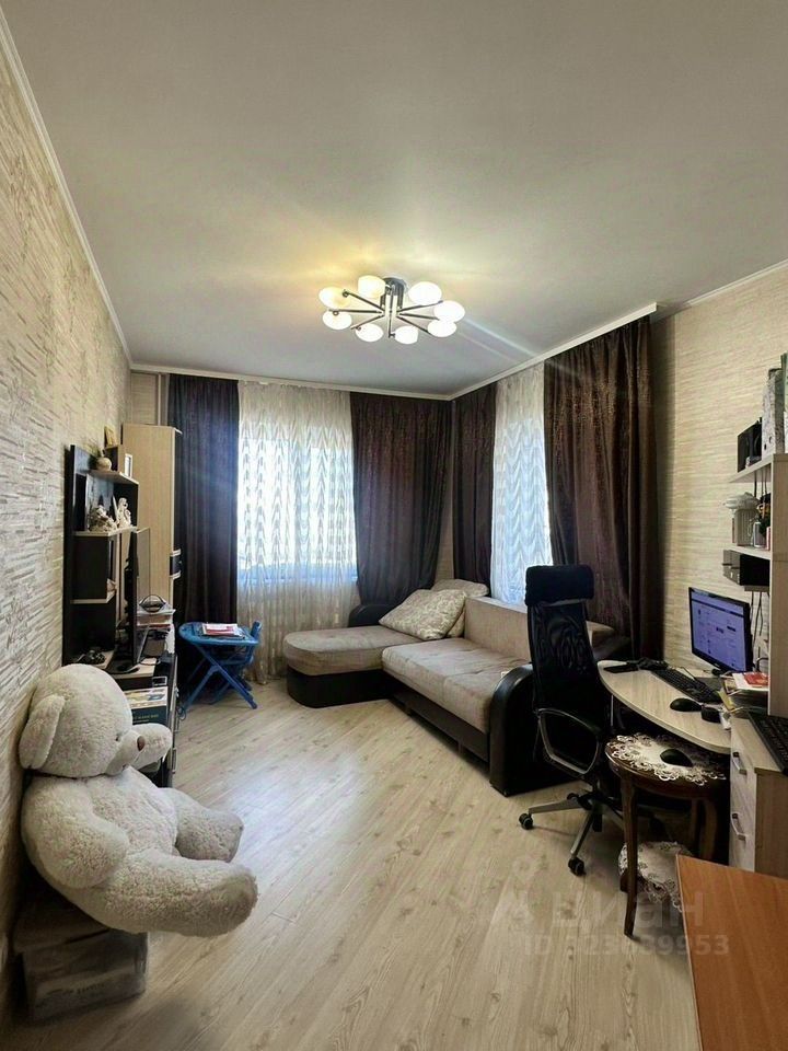 Продажа 2-комн квартиры на вторичном рынке улица Оптиков, 49к2